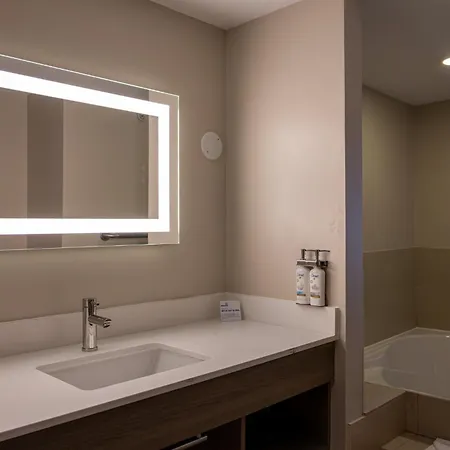 Holiday Inn Express Hotel & Suites Brockville By Ihg Exterior photo