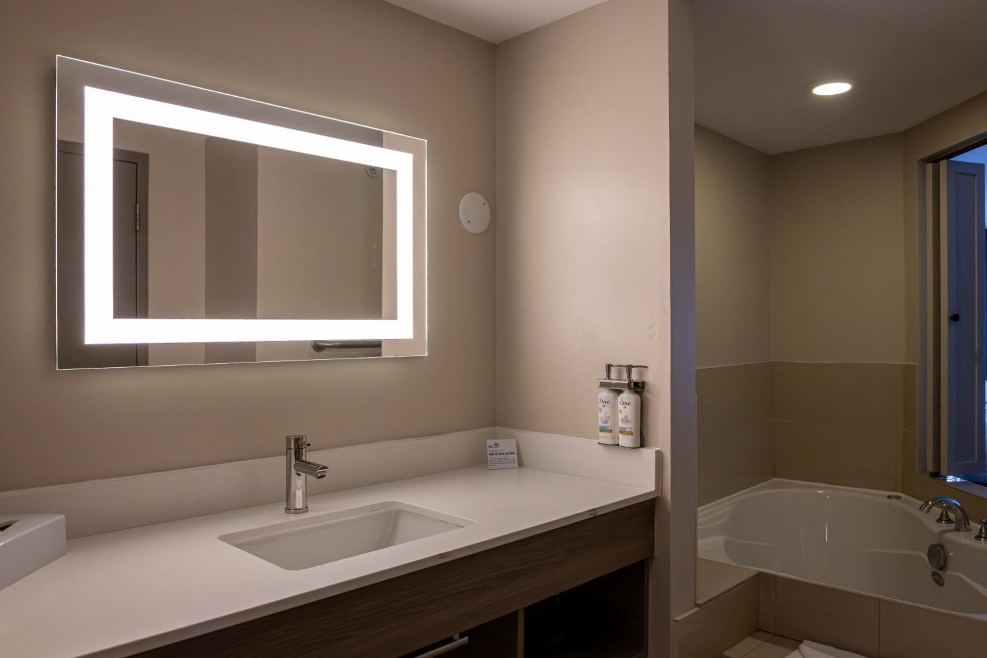 Express & By Ihg 2*