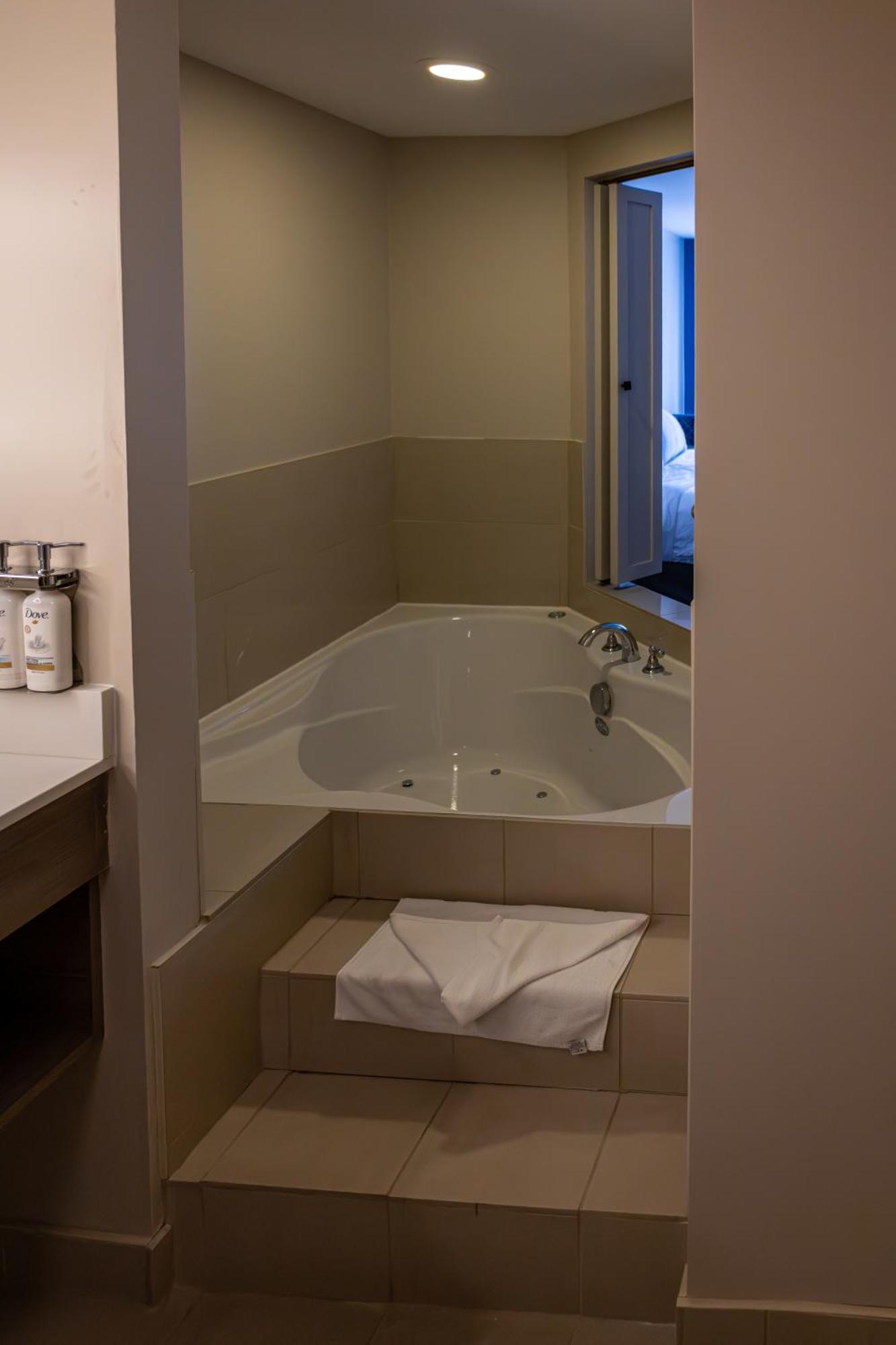 Hotel Express & By Ihg Brockville