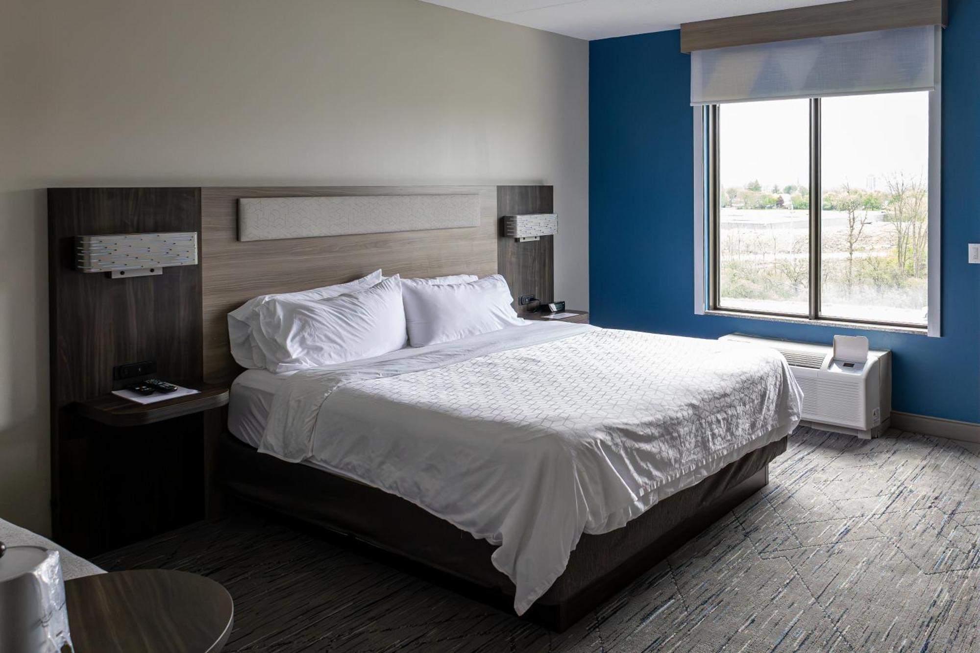 Express & By Ihg 2*