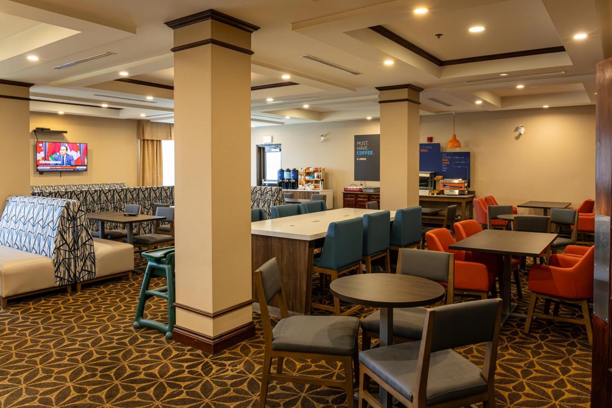 Express & By Ihg 2* Brockville