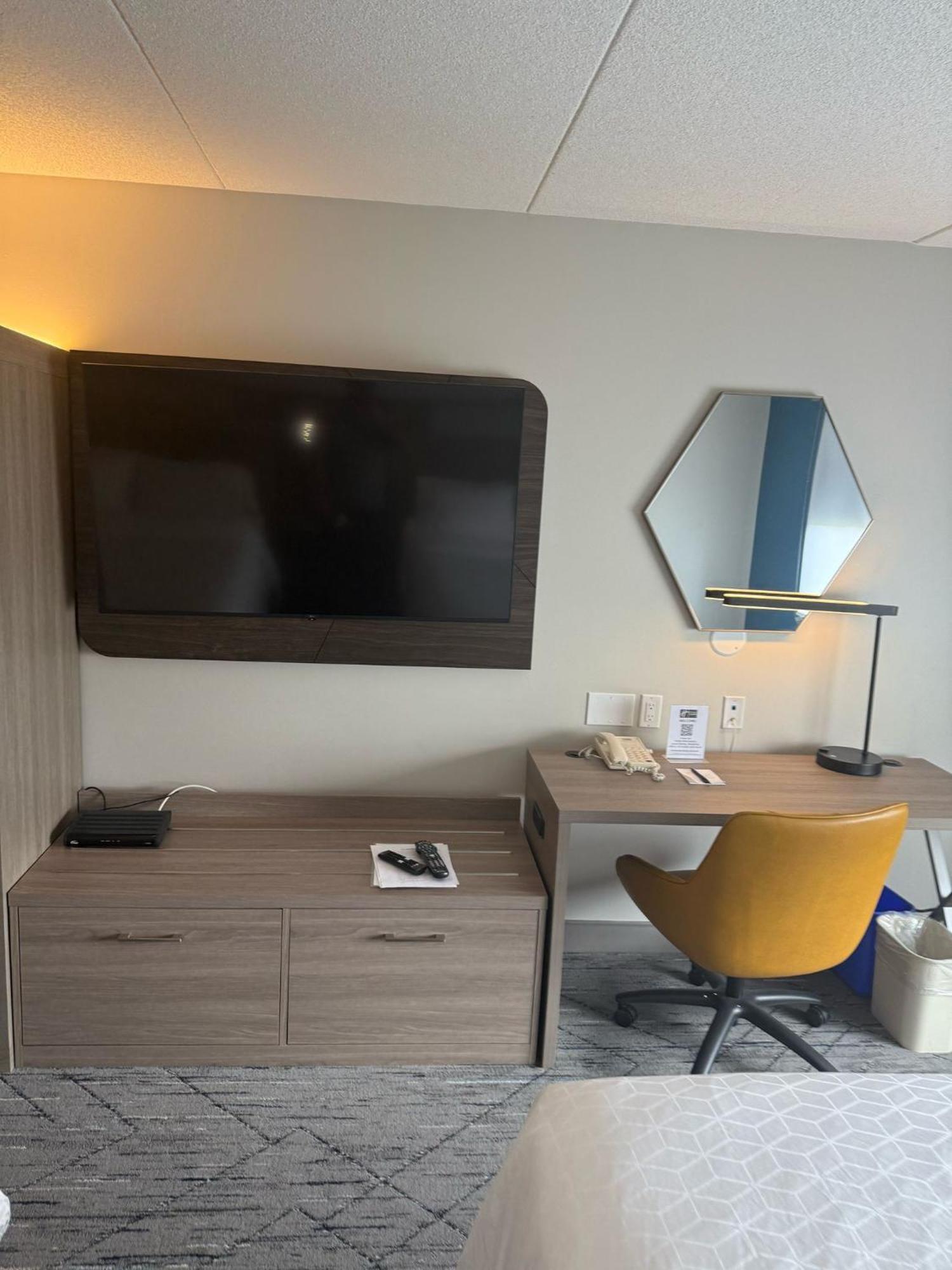 Express & By Ihg Brockville