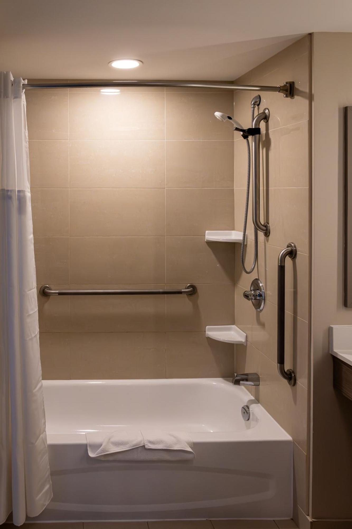 Express & By Ihg Brockville