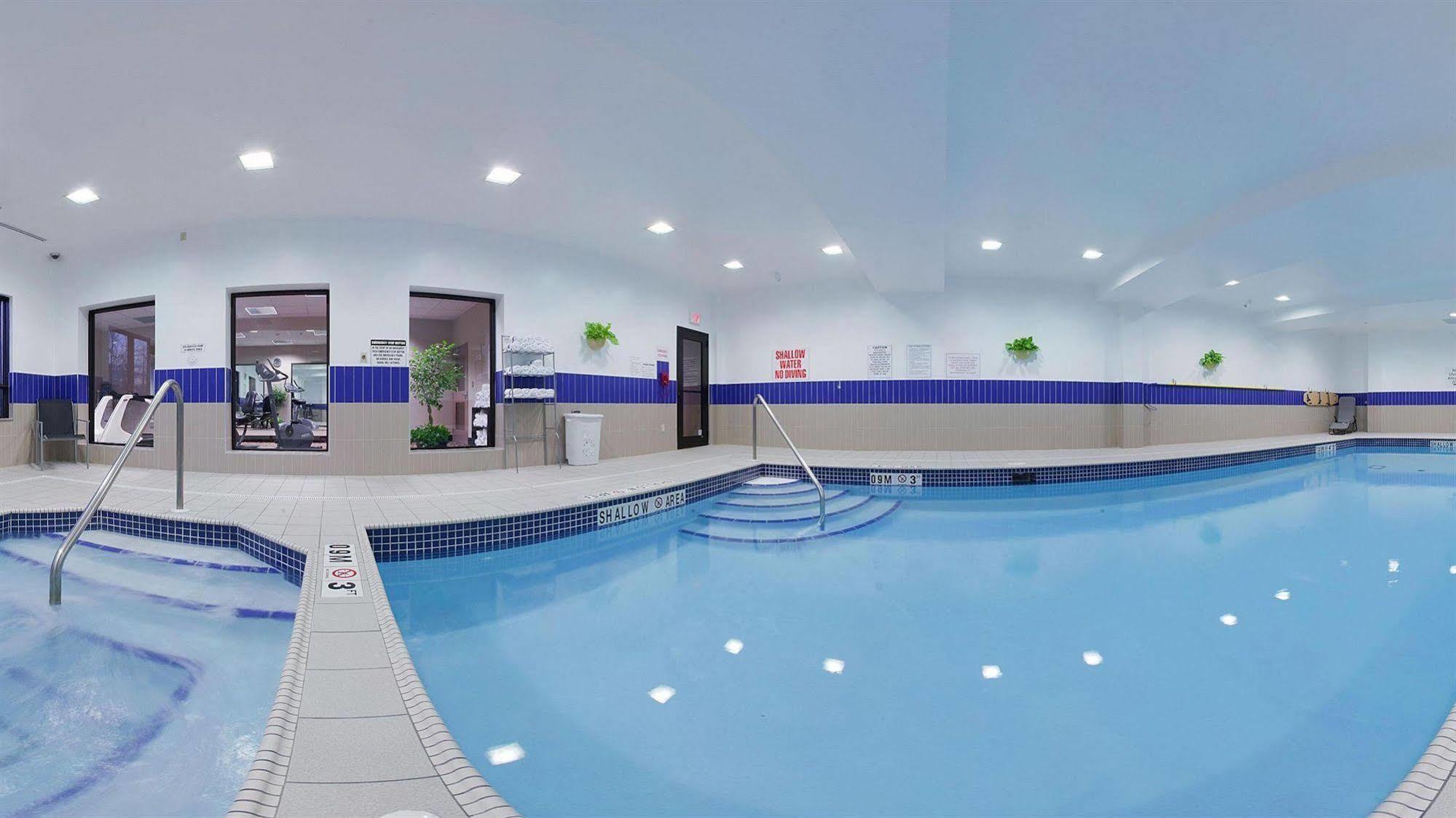 Hotel Express & By Ihg Brockville