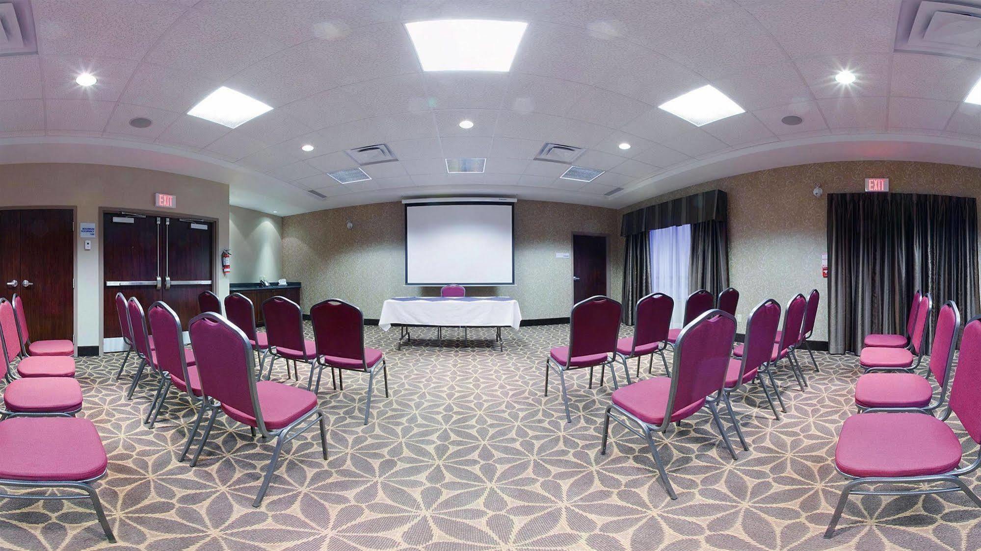 Express & By Ihg 2* Brockville